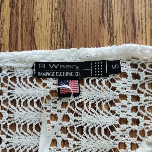 Rampage Crocheted Lace Keyhole Tie Bell Sleeve Blouse EUC sz S - Picture 11 of 14